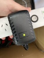 Fast charger with light indicator - Image 6
