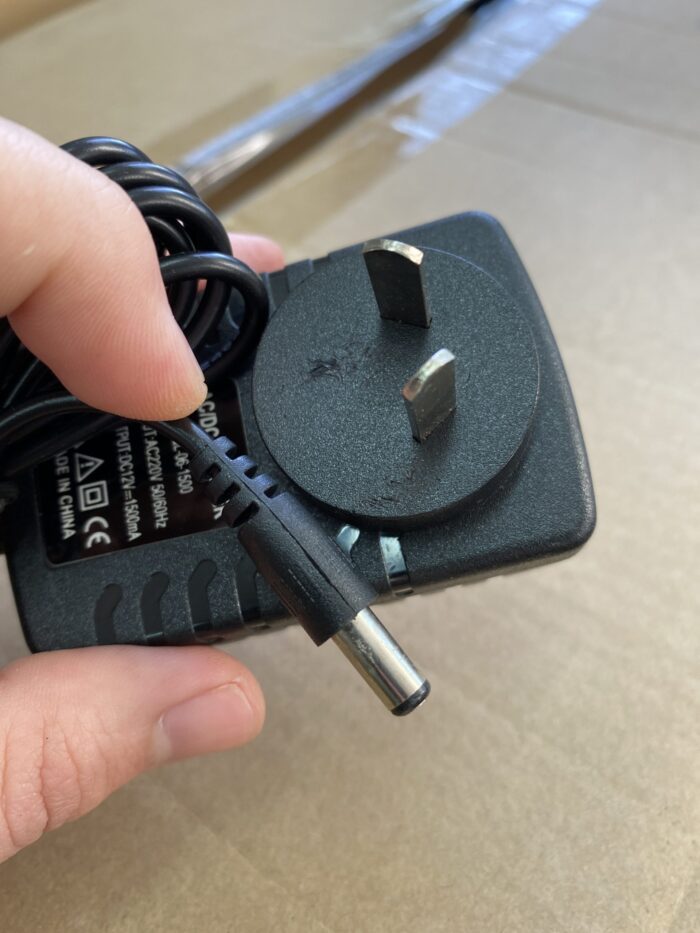 Fast charger with light indicator - Image 5