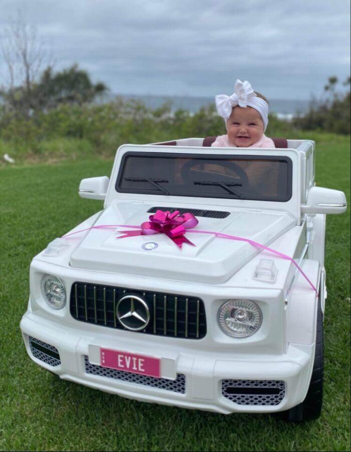 MERCEDES BENZ 7188 INSPIRED 4WD RIDE ON CAR FOR KIDS WITH LEATHER SEATS - Image 3